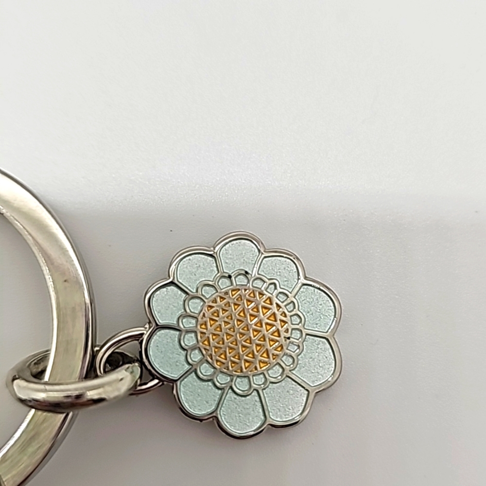 Coach Vtg NWOT 2 Flowers w/ rhinestone Key Chain/ Purse Charm - Picture 3 of 6